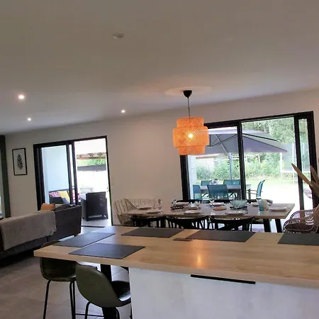 Сasa de vacaciones Spacious House With Garden