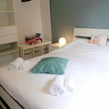 Сasa de vacaciones Spacious House With Garden *