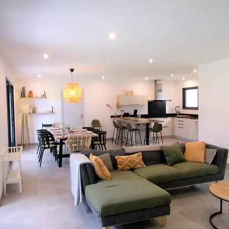 Spacious House With Garden Сasa de vacaciones *